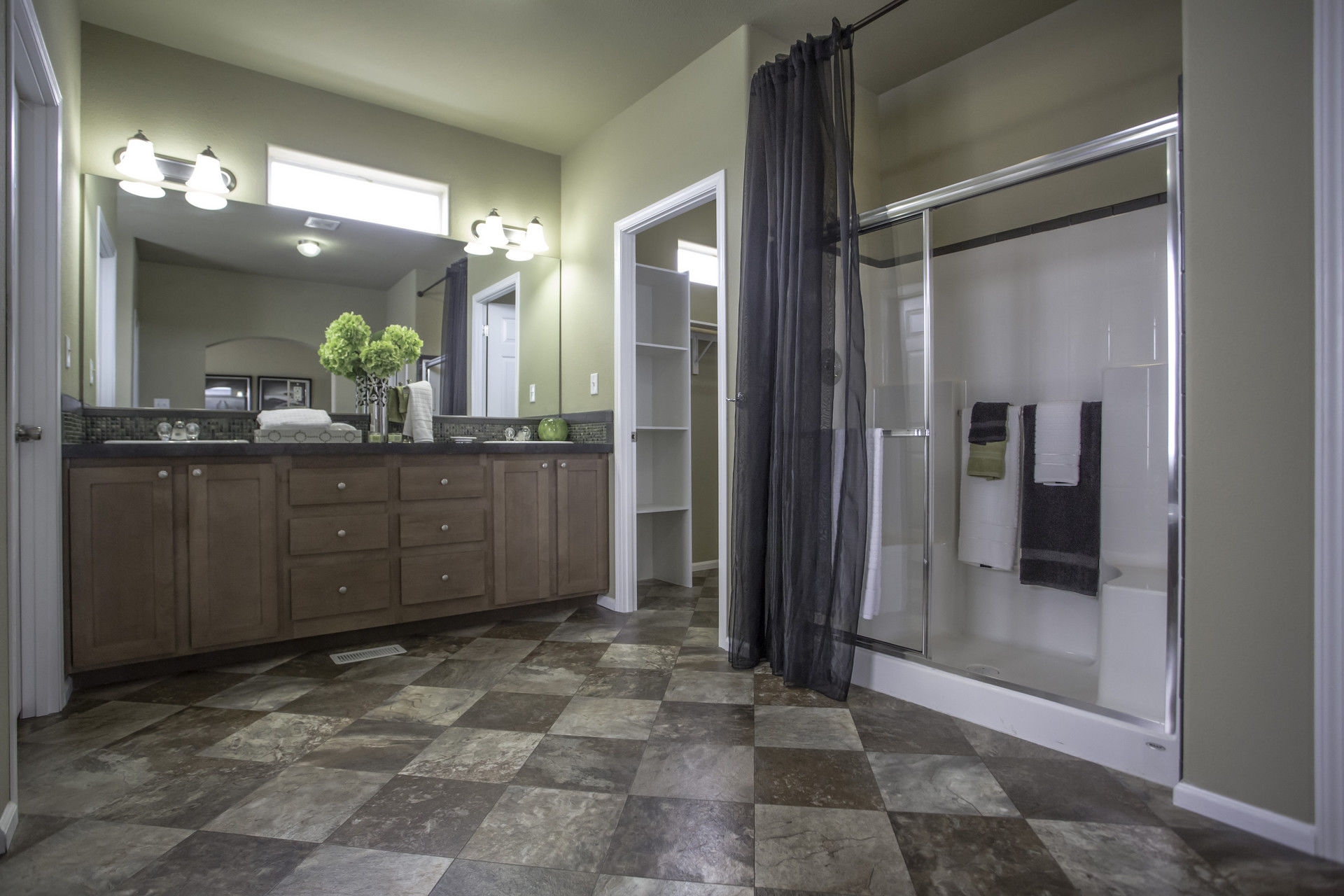 Bellingham 3 bed / 2 bath / 2100 sqft affordable home for 93900