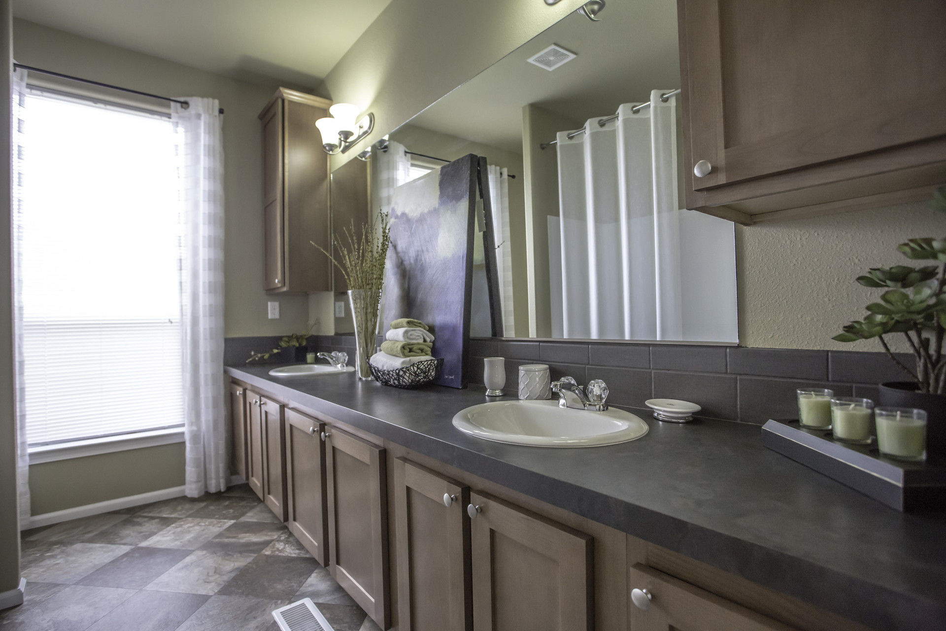 Bellingham 3 bed / 2 bath / 2100 sqft affordable home for 93900