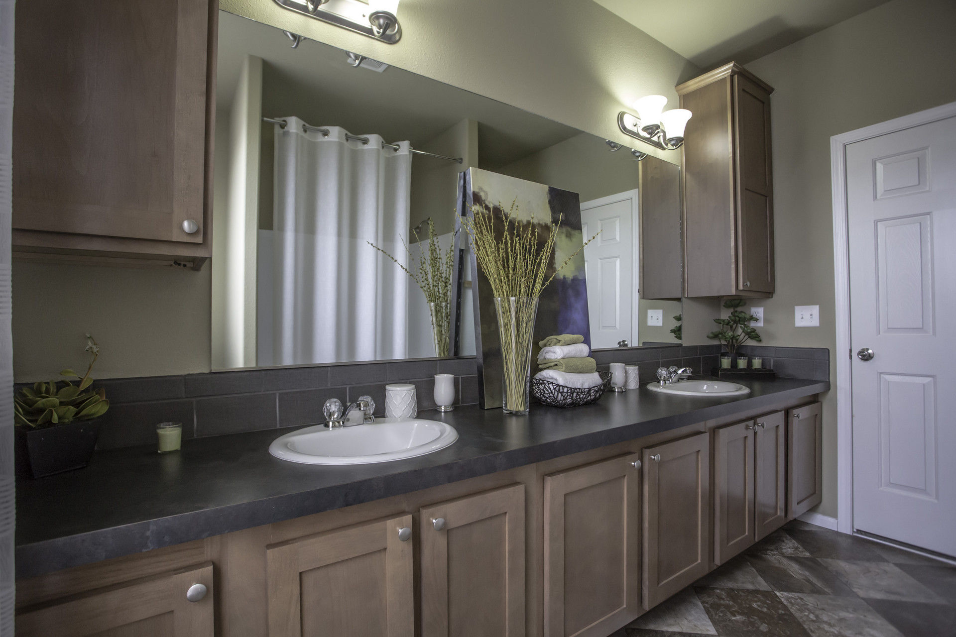 Bellingham 3 bed / 2 bath / 2100 sqft affordable home for 93900